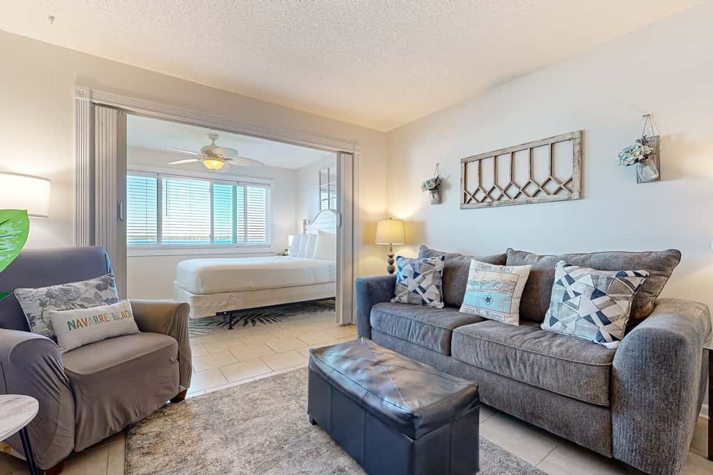 Third-Floor Studio with Shared Pool, Sound View, High-Speed WiFi, & Central AC
