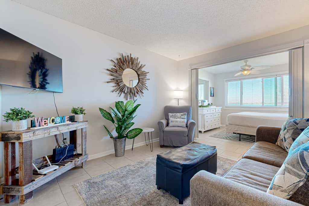 Third-Floor Studio with Shared Pool, Sound View, High-Speed WiFi, & Central AC