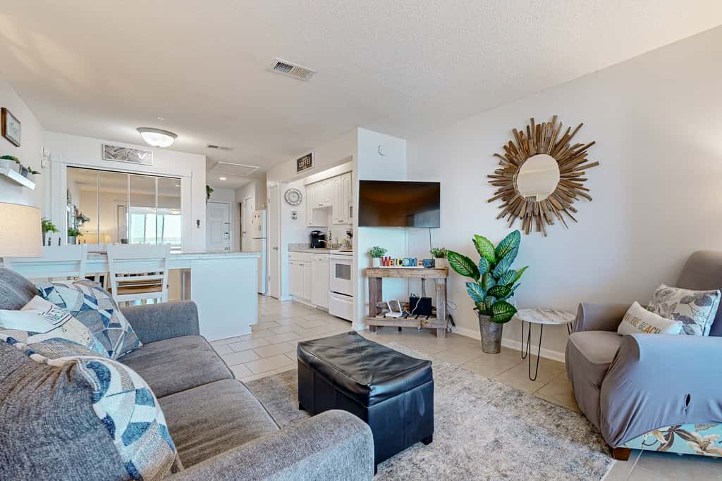 Third-Floor Studio with Shared Pool, Sound View, High-Speed WiFi, & Central AC