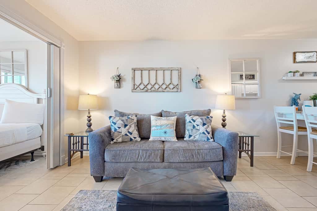Third-Floor Studio with Shared Pool, Sound View, High-Speed WiFi, & Central AC