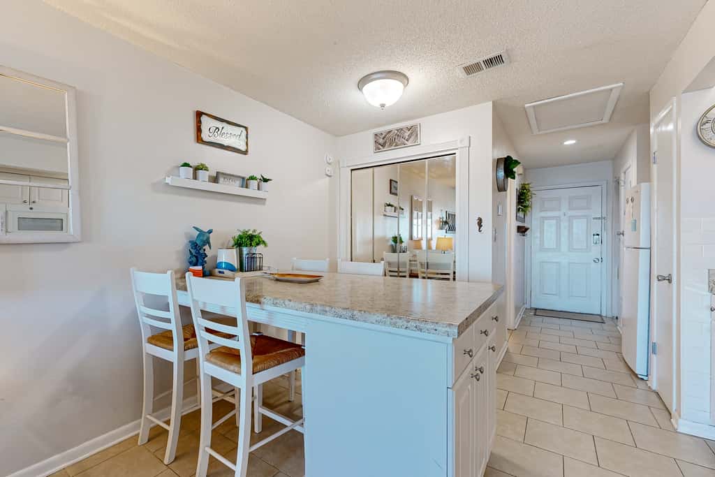 Third-Floor Studio with Shared Pool, Sound View, High-Speed WiFi, & Central AC