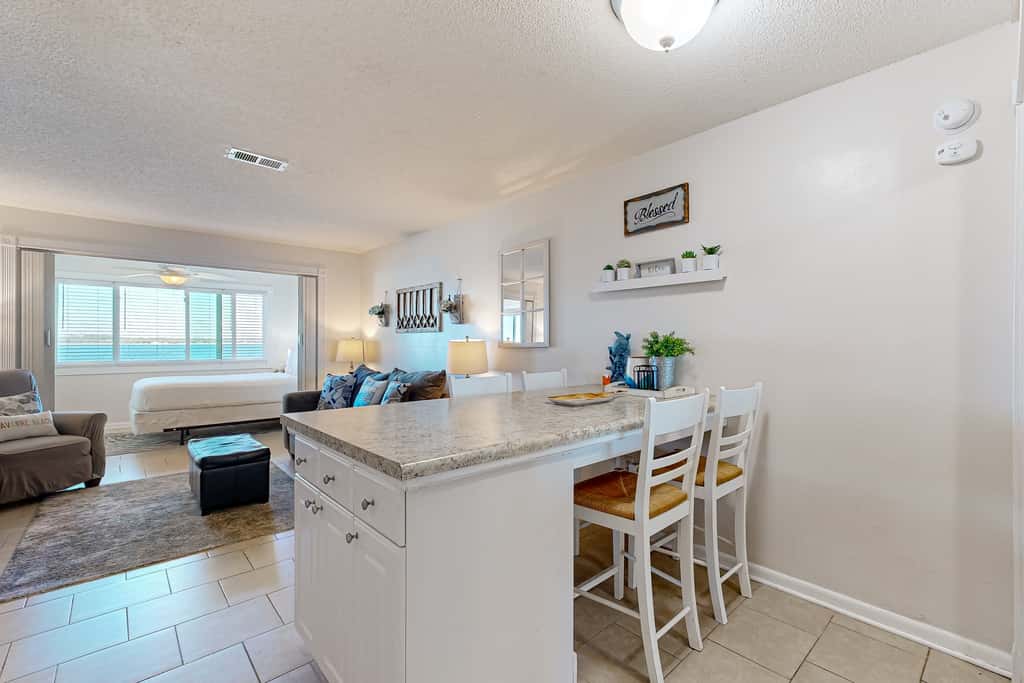 Third-Floor Studio with Shared Pool, Sound View, High-Speed WiFi, & Central AC