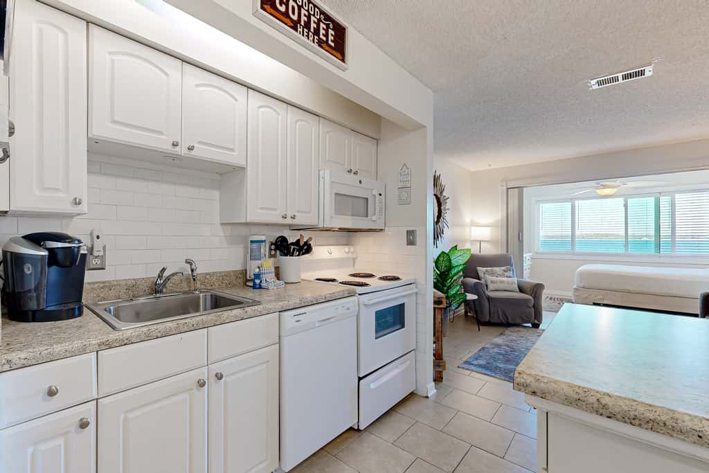 Third-Floor Studio with Shared Pool, Sound View, High-Speed WiFi, & Central AC