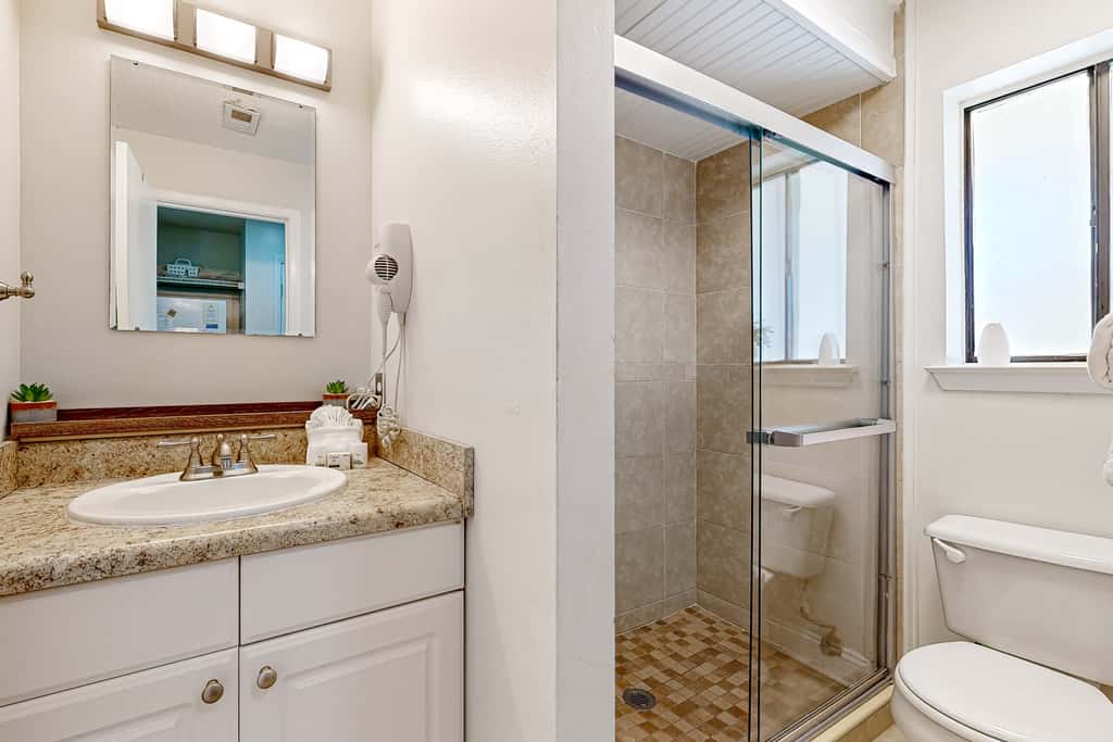 Third-Floor Studio with Shared Pool, Sound View, High-Speed WiFi, & Central AC