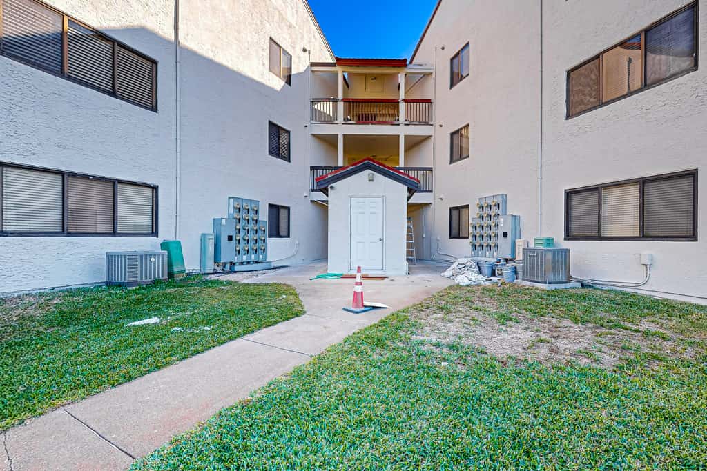 Third-Floor Studio with Shared Pool, Sound View, High-Speed WiFi, & Central AC