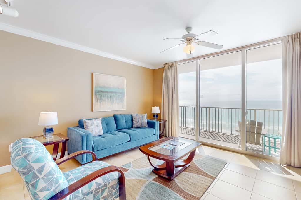 Picturesque beachfront condo with gym, BBQ area, pools & hot tub