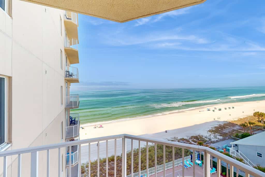 Lovely condo at beachfront resort with sunset views, pools, hot tubs, & gym