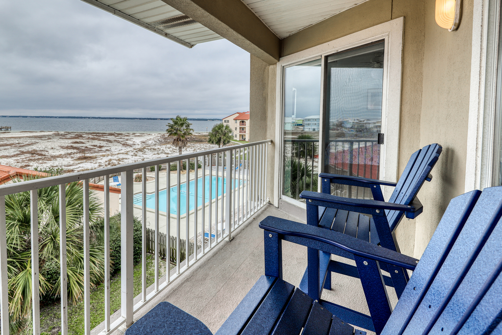 Lovely Condo with Sunset Views & Shared Pool Access, Snowbirds Welcome