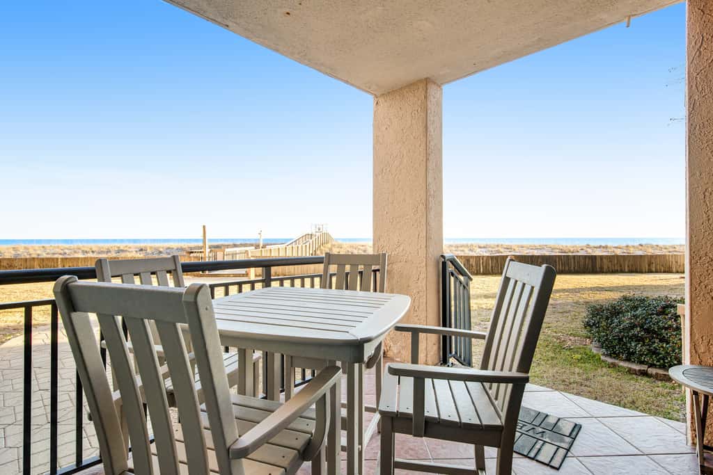 Beachfront condo with pool, tennis, fitness center & WiFi