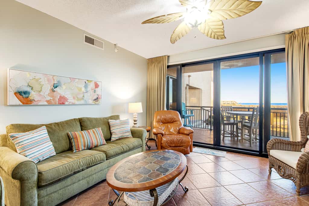 Beachfront condo with pool, tennis, fitness center & WiFi