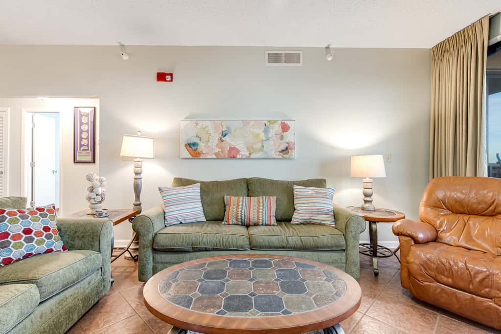 Beachfront condo with pool, tennis, fitness center & WiFi