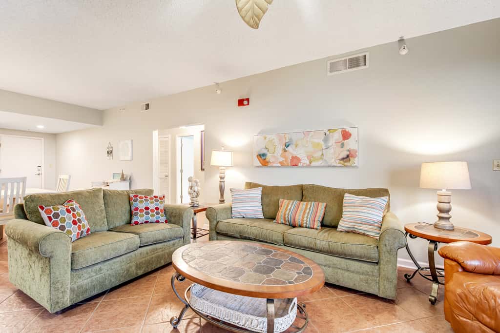 Beachfront condo with pool, tennis, fitness center & WiFi