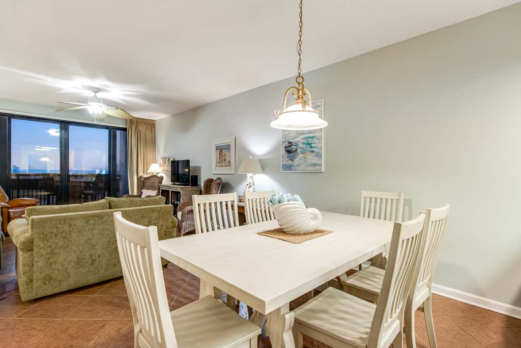 Beachfront condo with pool, tennis, fitness center & WiFi