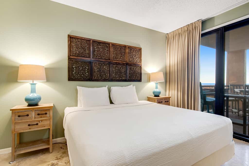 Beachfront condo with pool, tennis, fitness center & WiFi