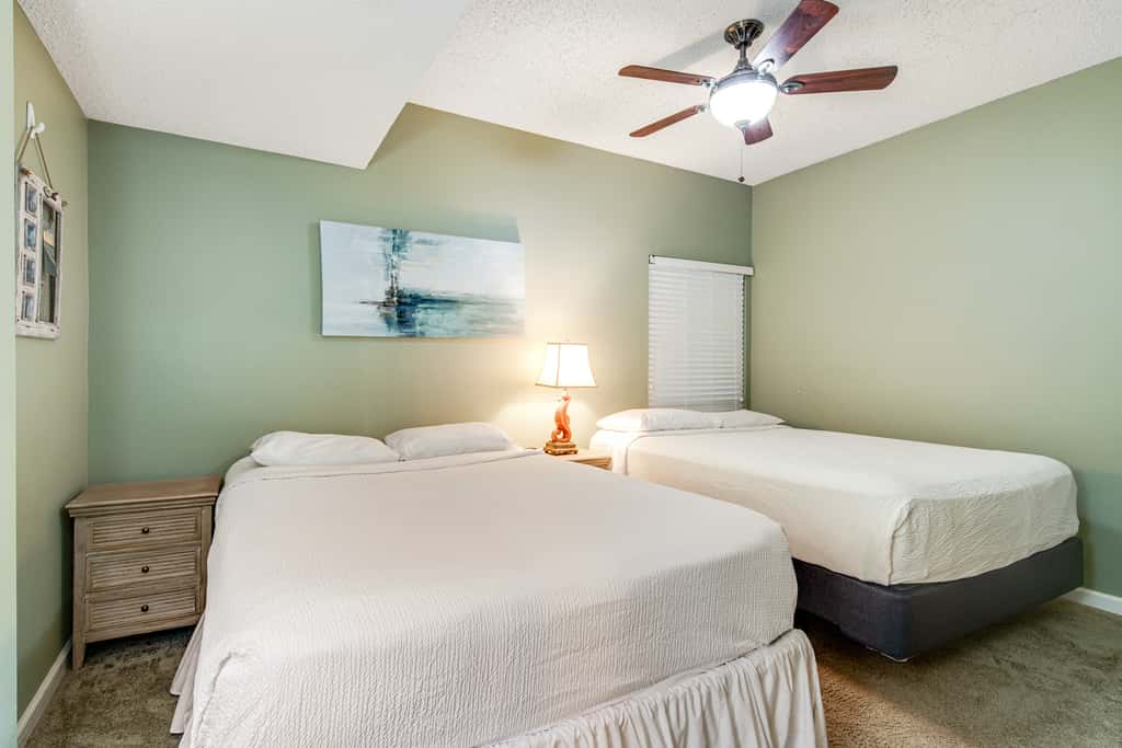 Beachfront condo with pool, tennis, fitness center & WiFi
