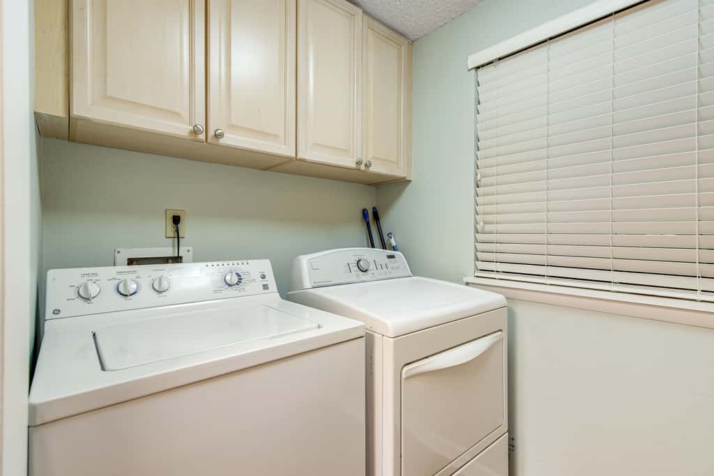 Beachfront condo with pool, tennis, fitness center & WiFi