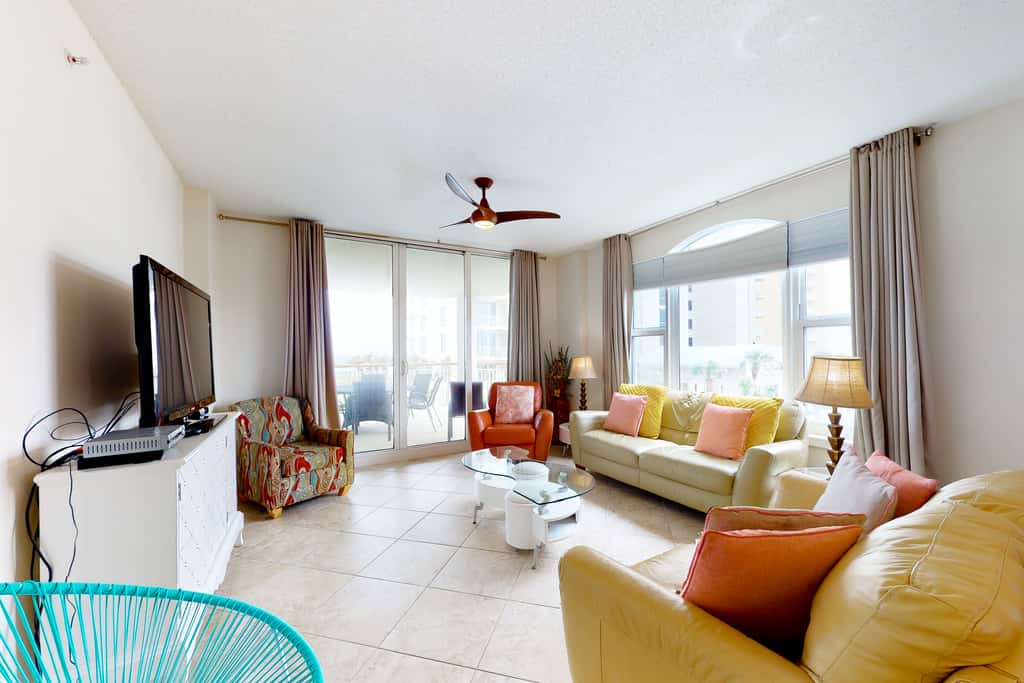 2nd Floor Cute Gulf Front Condo Many Amenities, Private Beach Access