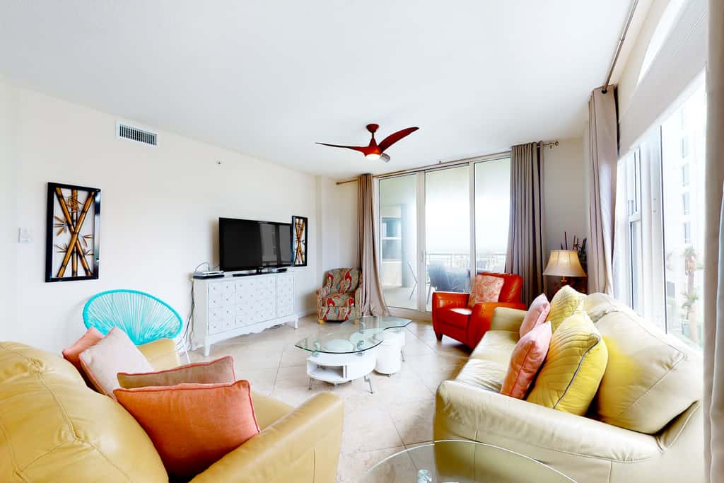 2nd Floor Cute Gulf Front Condo Many Amenities, Private Beach Access