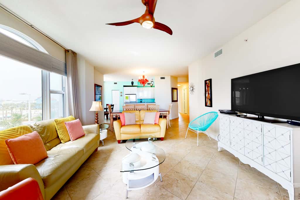 2nd Floor Cute Gulf Front Condo Many Amenities, Private Beach Access