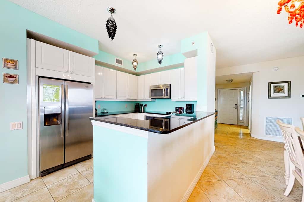 2nd Floor Cute Gulf Front Condo Many Amenities, Private Beach Access