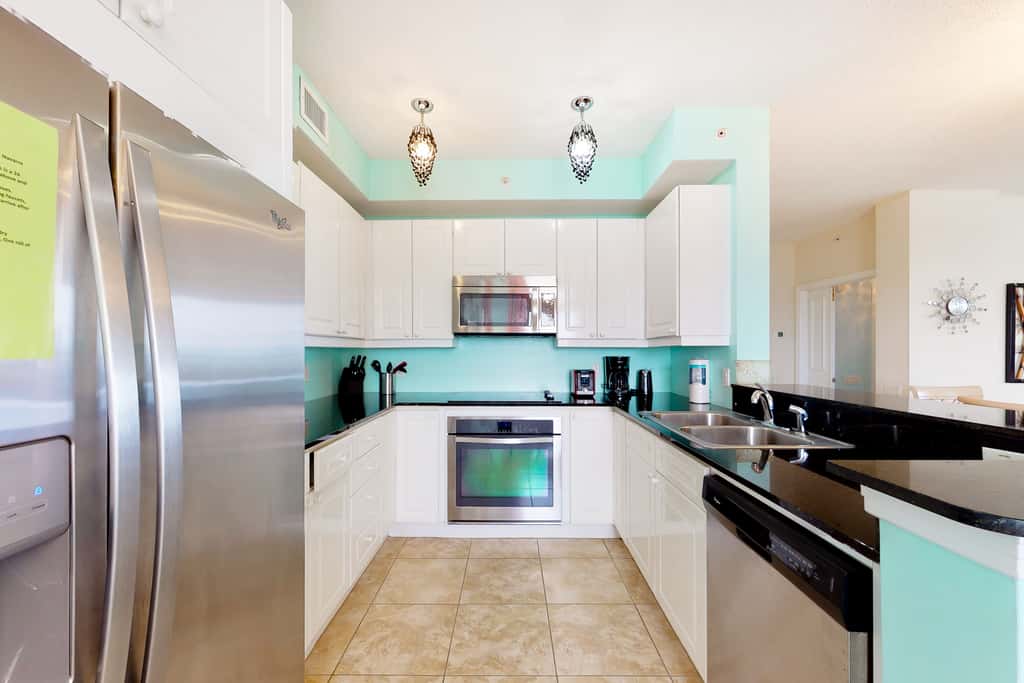 2nd Floor Cute Gulf Front Condo Many Amenities, Private Beach Access