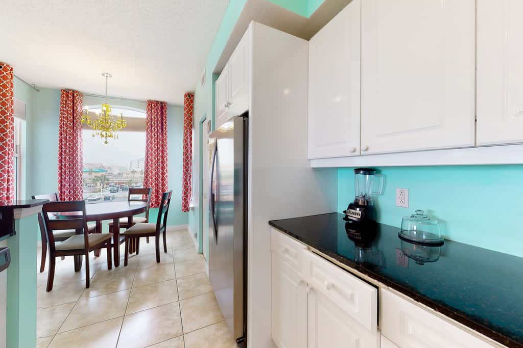 2nd Floor Cute Gulf Front Condo Many Amenities, Private Beach Access