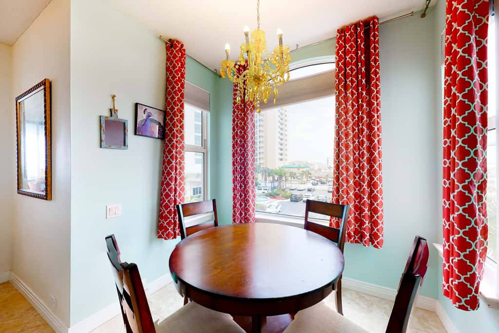 2nd Floor Cute Gulf Front Condo Many Amenities, Private Beach Access