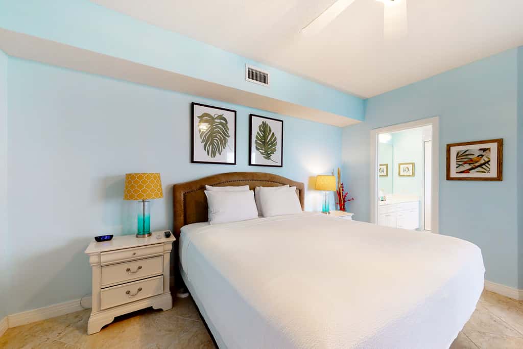 2nd Floor Cute Gulf Front Condo Many Amenities, Private Beach Access