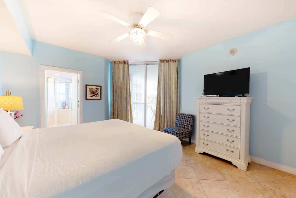 2nd Floor Cute Gulf Front Condo Many Amenities, Private Beach Access