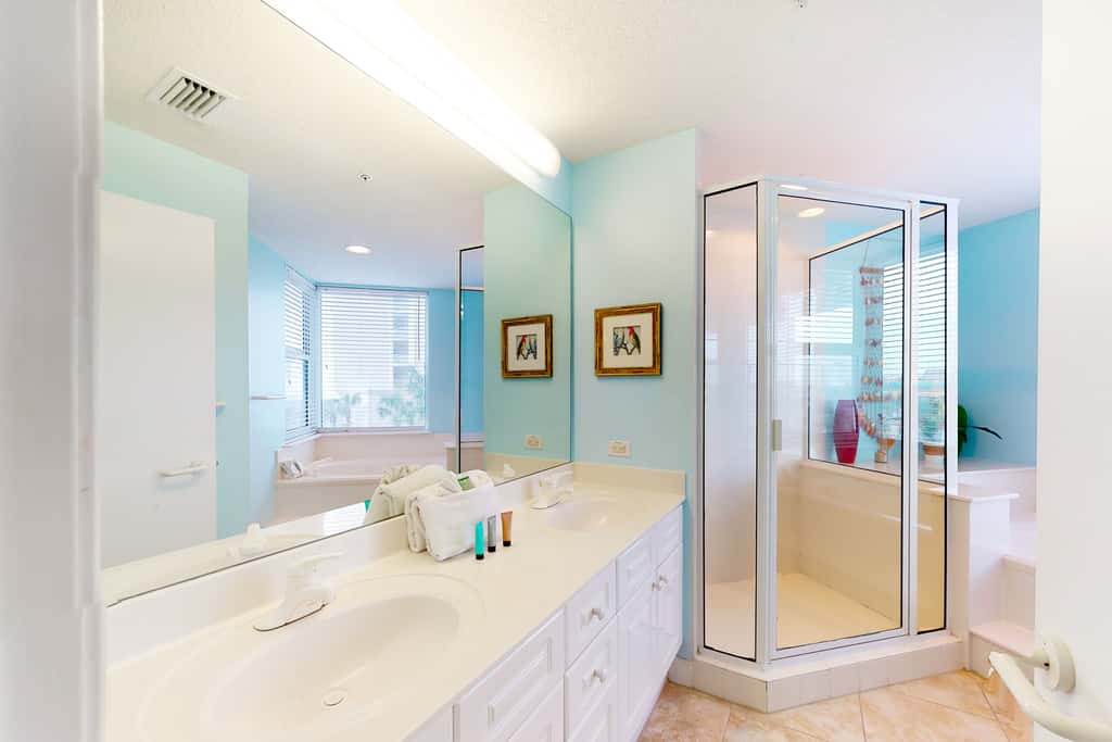2nd Floor Cute Gulf Front Condo Many Amenities, Private Beach Access
