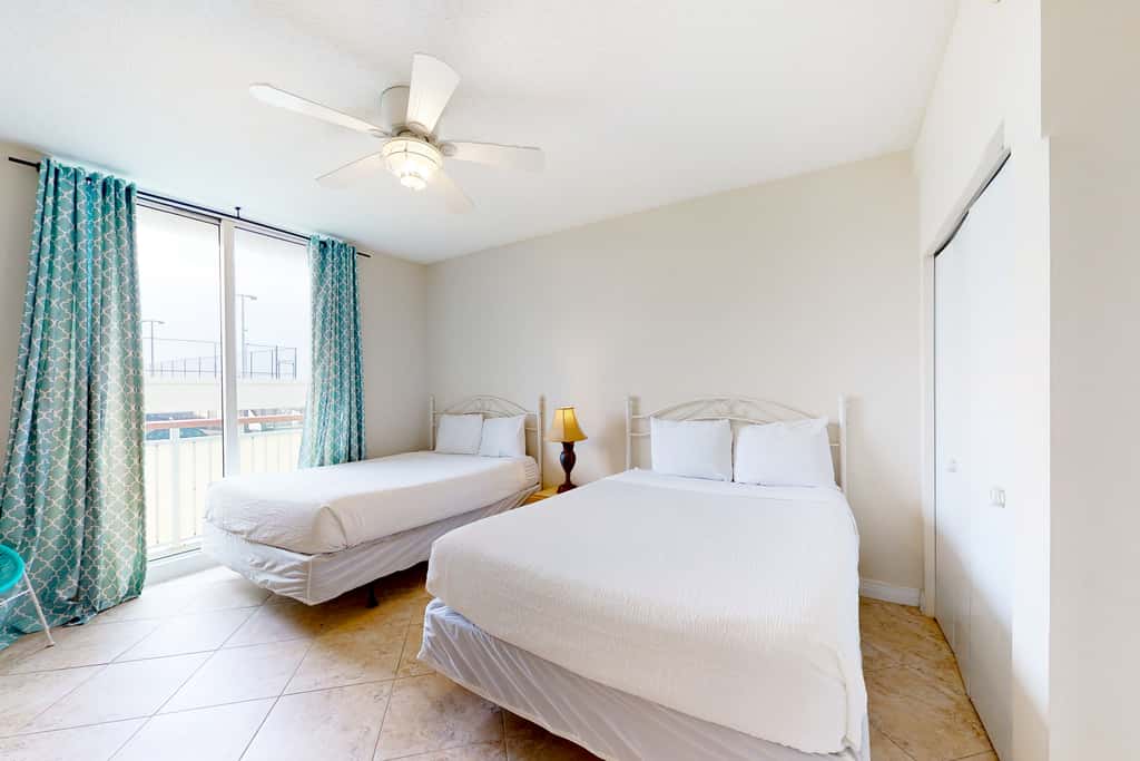 2nd Floor Cute Gulf Front Condo Many Amenities, Private Beach Access