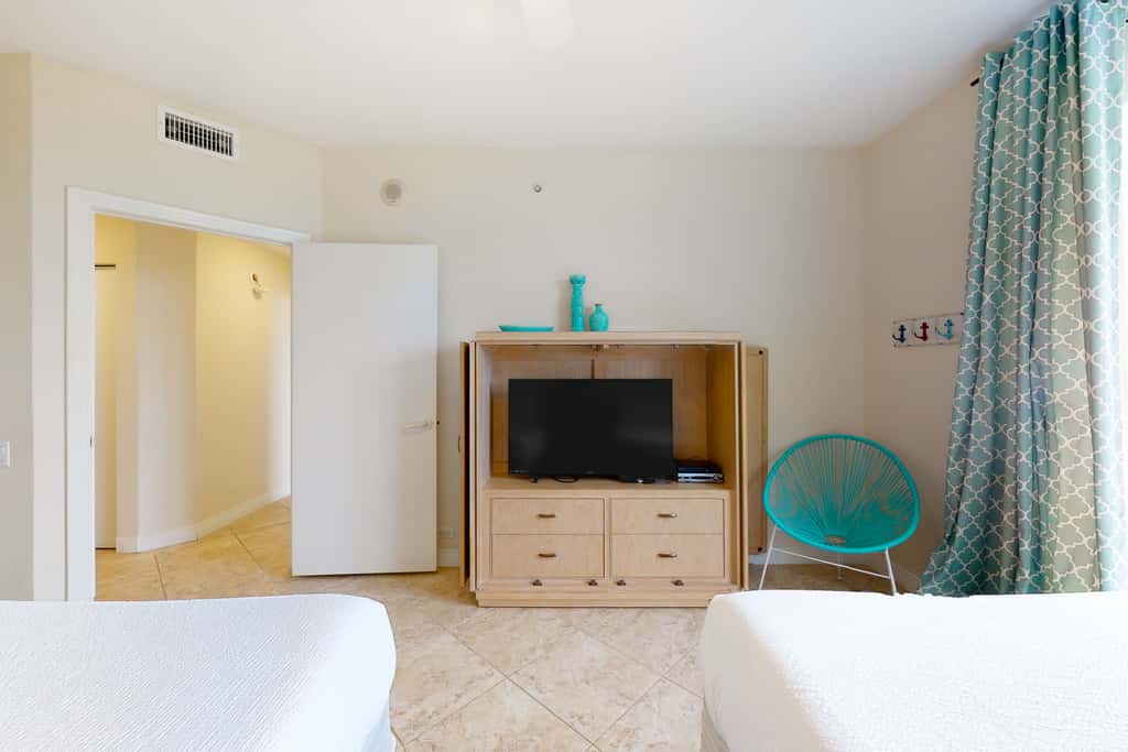 2nd Floor Cute Gulf Front Condo Many Amenities, Private Beach Access