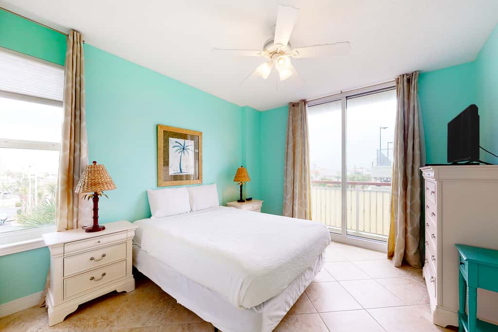 2nd Floor Cute Gulf Front Condo Many Amenities, Private Beach Access