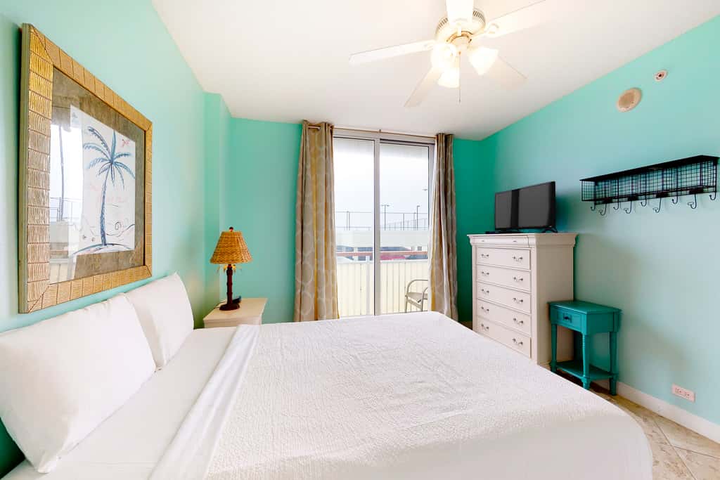 2nd Floor Cute Gulf Front Condo Many Amenities, Private Beach Access