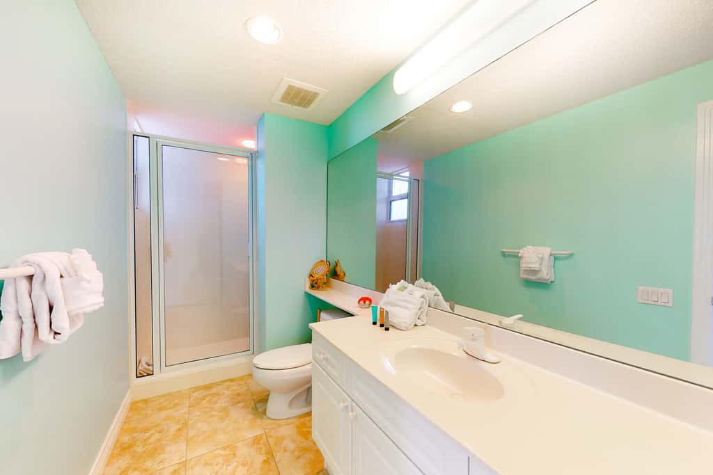 2nd Floor Cute Gulf Front Condo Many Amenities, Private Beach Access