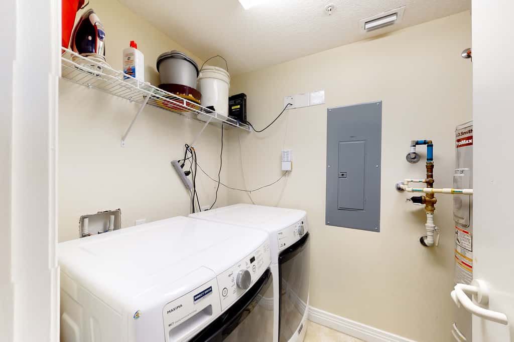 2nd Floor Cute Gulf Front Condo Many Amenities, Private Beach Access