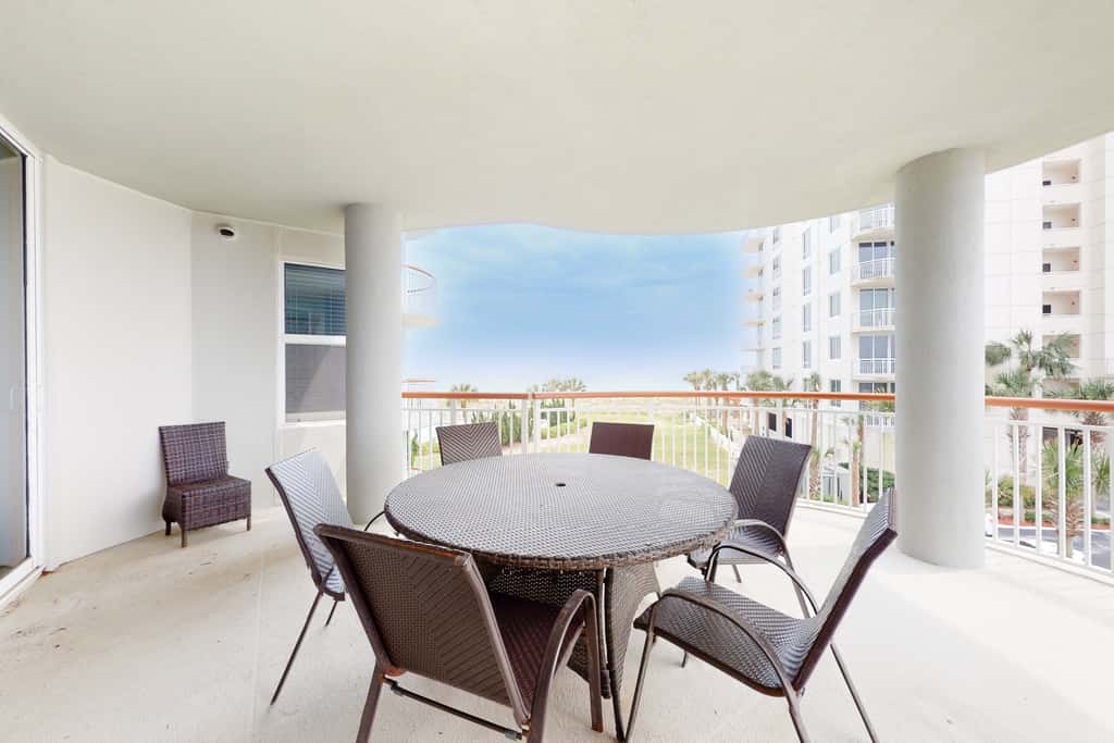 2nd Floor Cute Gulf Front Condo Many Amenities, Private Beach Access
