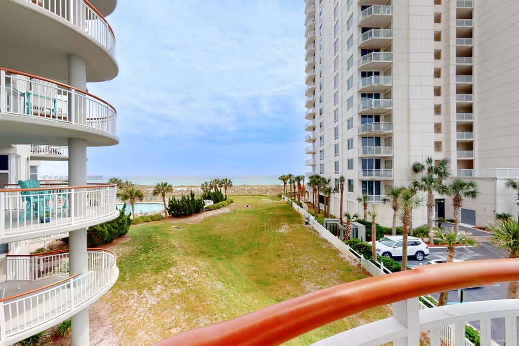 2nd Floor Cute Gulf Front Condo Many Amenities, Private Beach Access