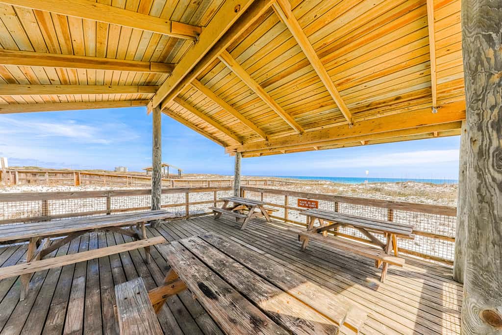 2nd Floor Cute Gulf Front Condo Many Amenities, Private Beach Access