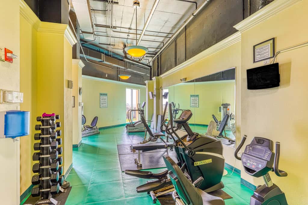 2nd Floor Cute Gulf Front Condo Many Amenities, Private Beach Access