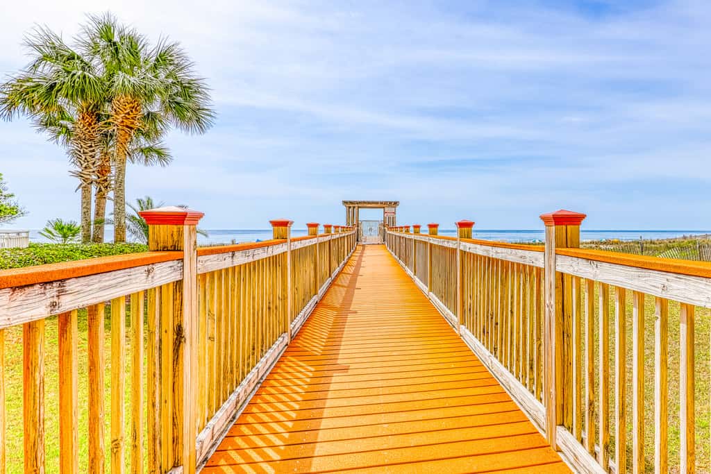 2nd Floor Cute Gulf Front Condo Many Amenities, Private Beach Access
