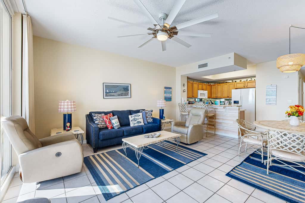 7th-floor bright, open condo - close to dining with Gulf front views