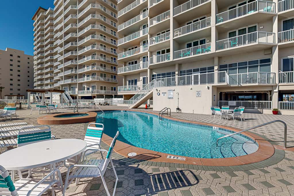 7th-floor bright, open condo - close to dining with Gulf front views