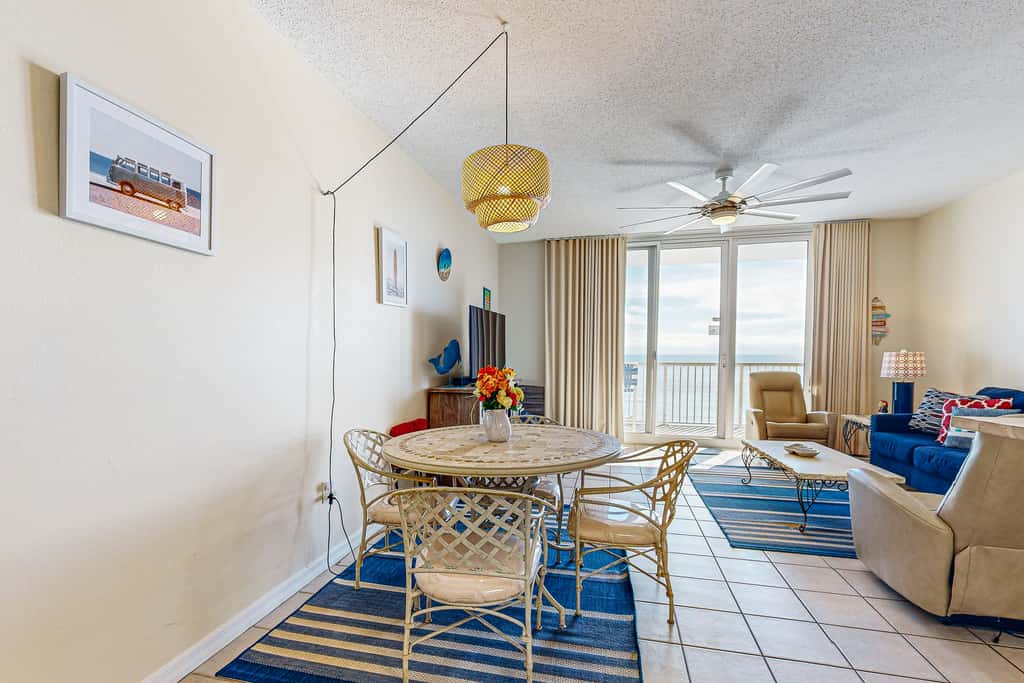 7th-floor bright, open condo - close to dining with Gulf front views