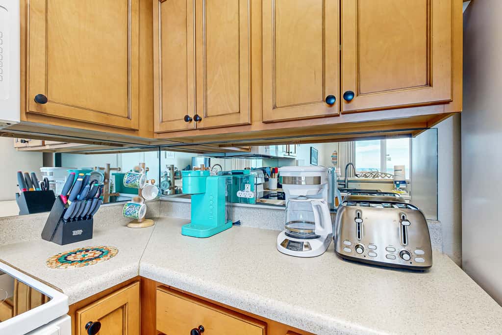 7th-floor bright, open condo - close to dining with Gulf front views