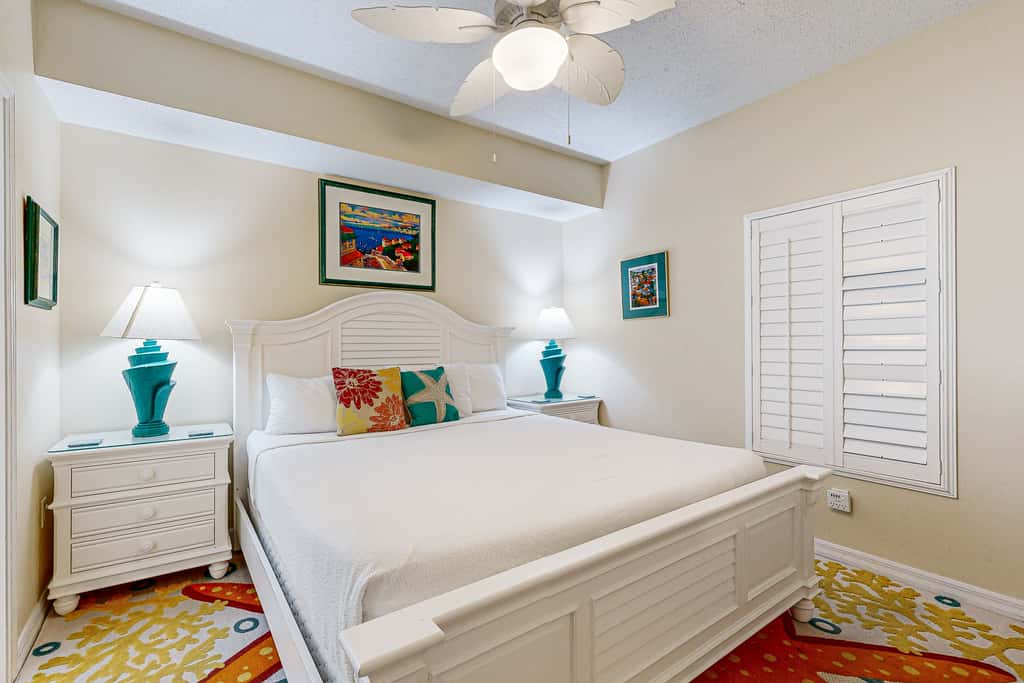 7th-floor bright, open condo - close to dining with Gulf front views