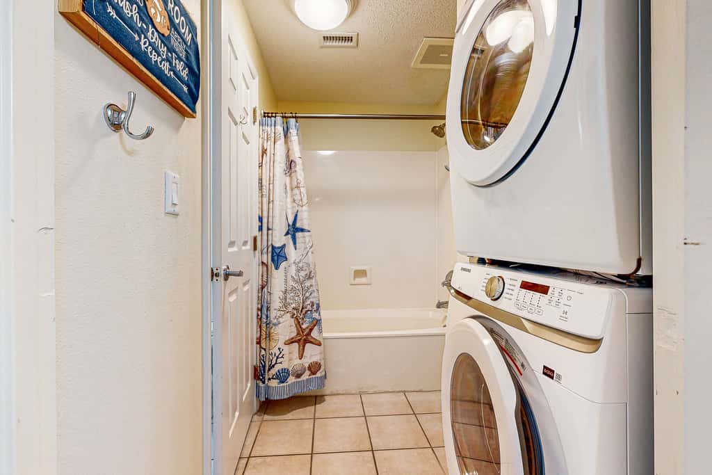 7th-floor bright, open condo - close to dining with Gulf front views