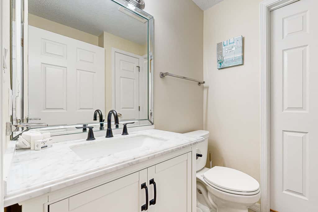 7th-floor bright, open condo - close to dining with Gulf front views