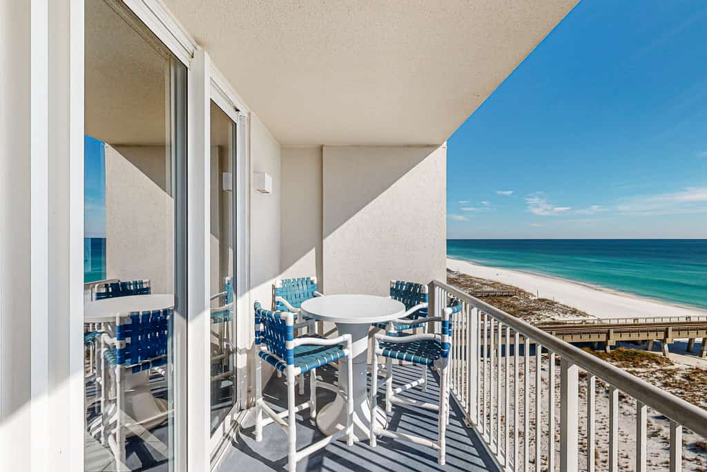 7th-floor bright, open condo - close to dining with Gulf front