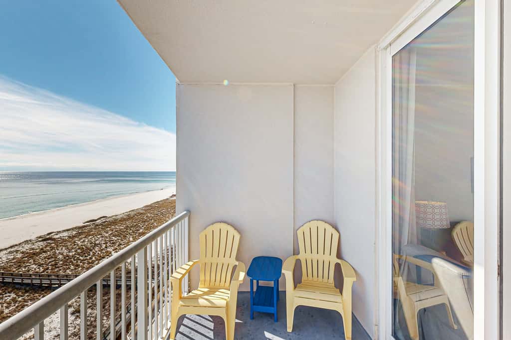 7th-floor bright, open condo - close to dining with Gulf front views